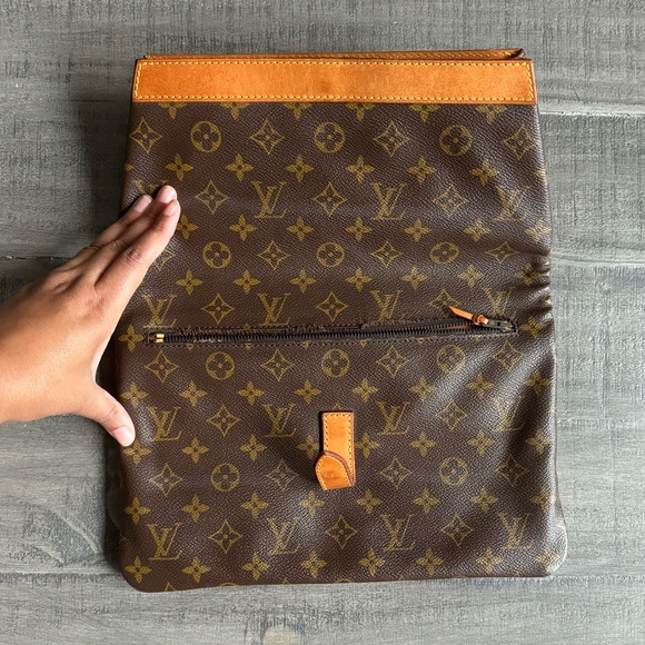 Louis Vuitton Monogram Clutch - Picture 4 of 13
